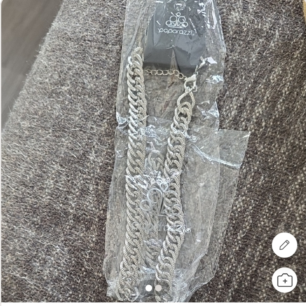 Paparazzi Bold Silver Chain Necklace - Picture 2 of 3